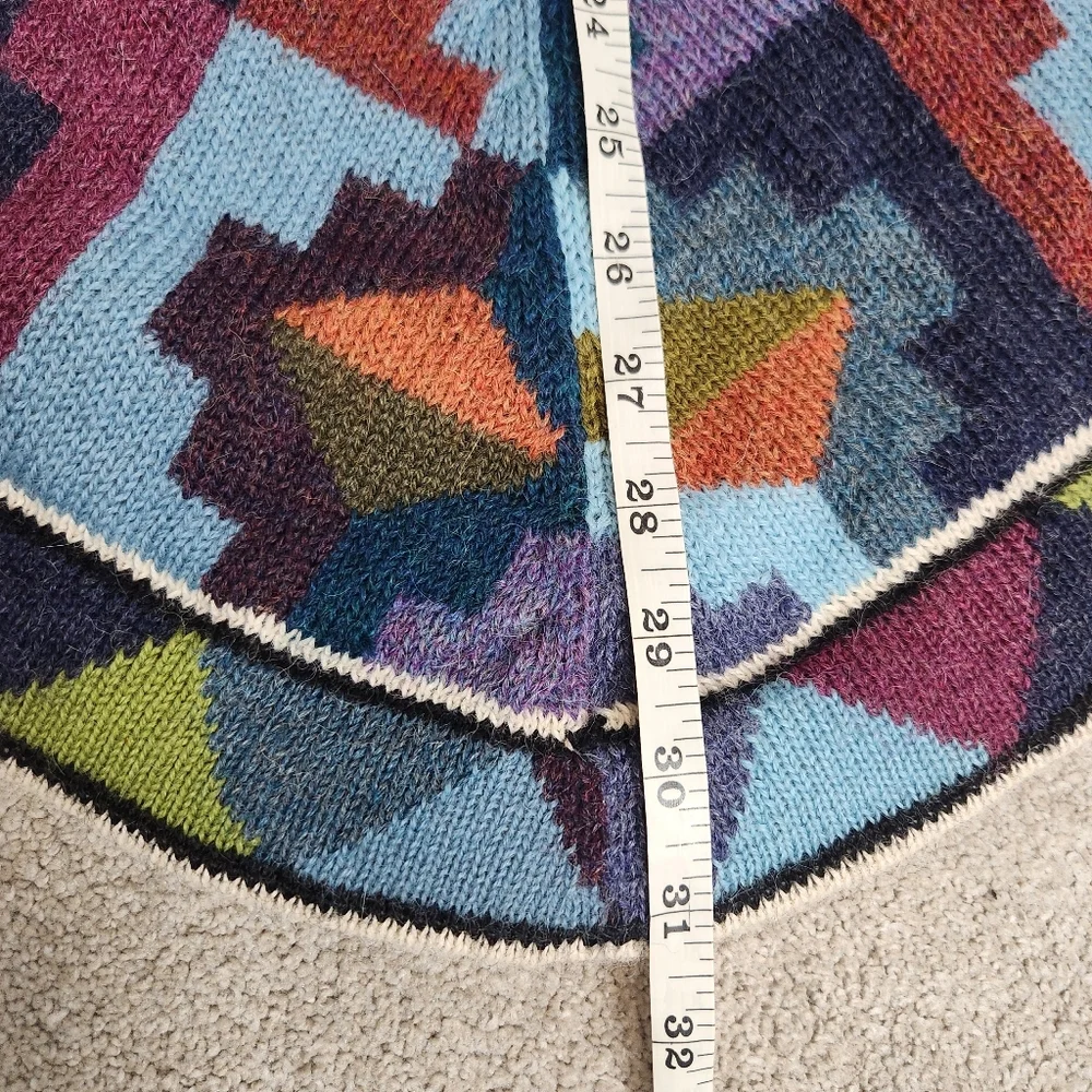 Geometric Patterned Multicolor Poncho Size Large - Picture 7 of 12